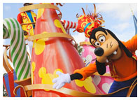 Disneys Magic Kingdom - Entertainment - Mickey's Once Upon A Christmastime Parade